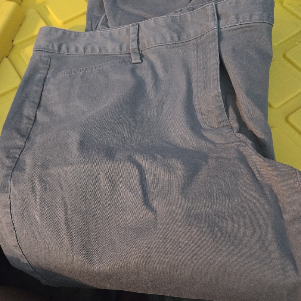 Green khaki capri dress pants